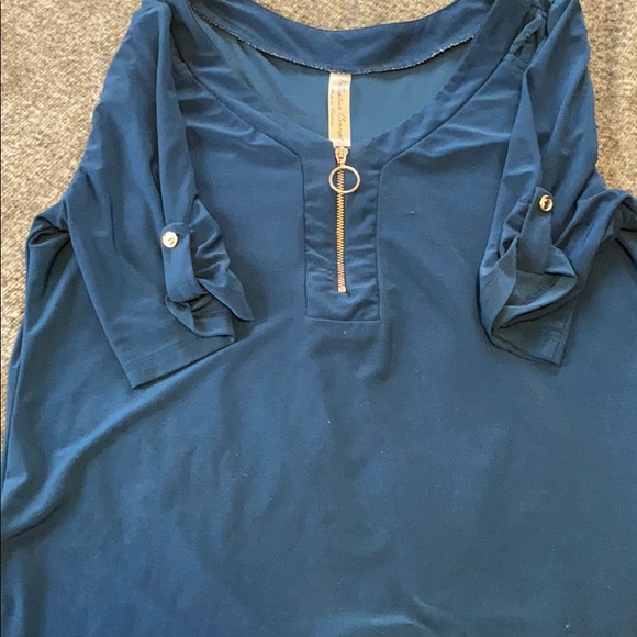 Blue top with gold details - Picture 1 of 1